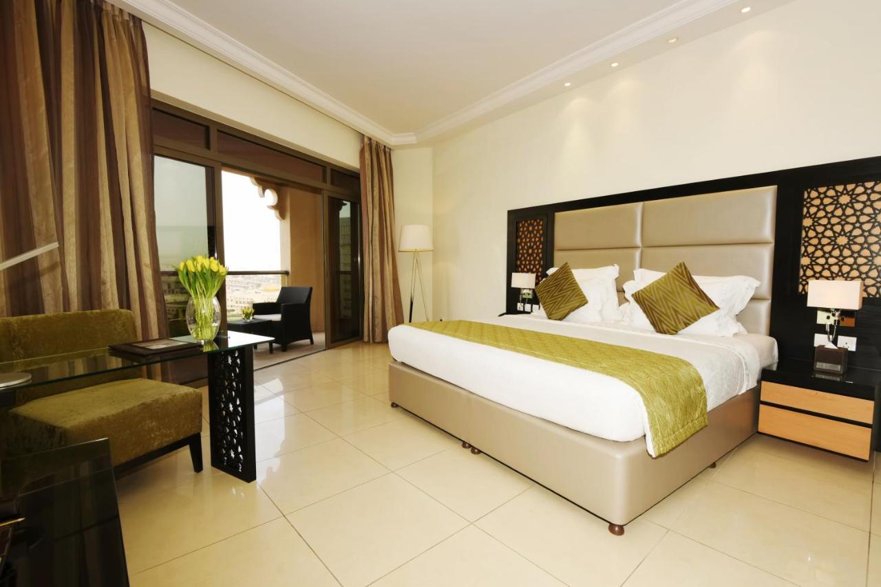 Bahi Ajman Palace Hotel エクステリア 写真 A room at the hotel