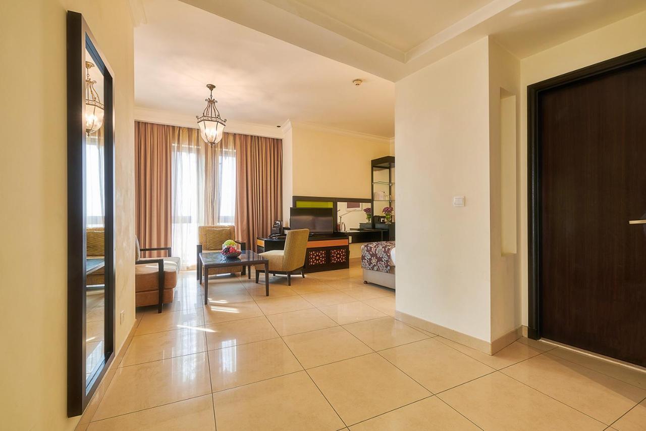 Bahi Ajman Palace Hotel エクステリア 写真