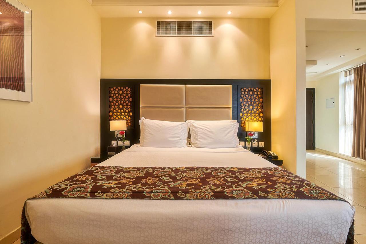 Bahi Ajman Palace Hotel エクステリア 写真 A bedroom at the hotel