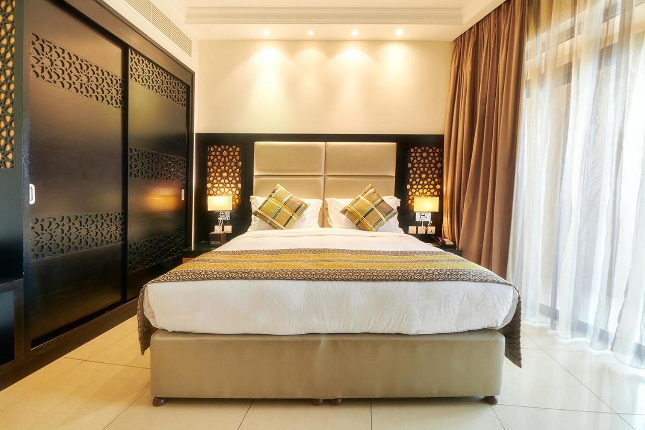 Bahi Ajman Palace Hotel エクステリア 写真 A bedroom at the hotel